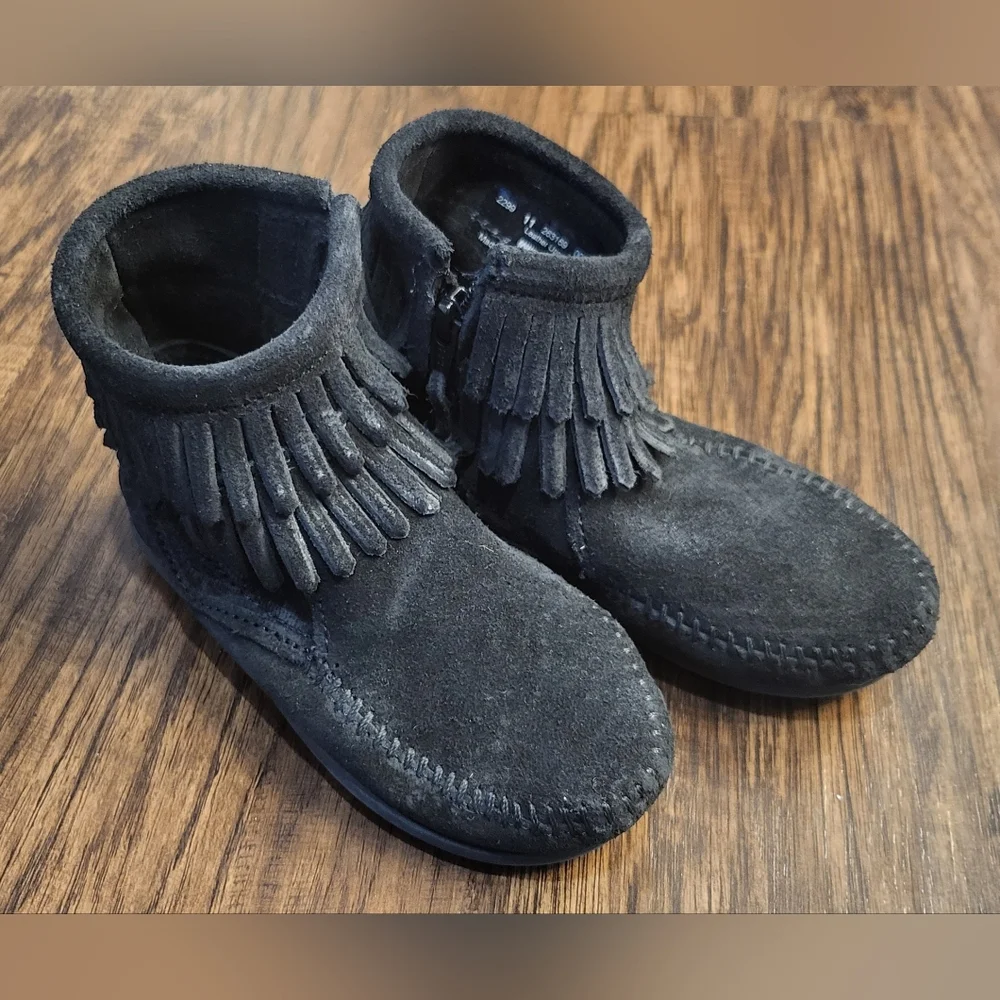 Minnetonka Double Fringe Side Zip Boots Size 11